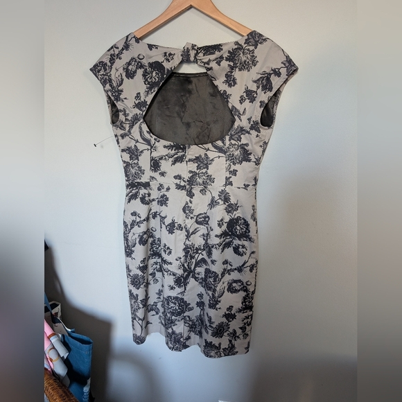 2/$20Grey And Navy Floral Sheath Midi Dress with Bateau Neckline Lined Cotton 10 - Picture 6 of 8